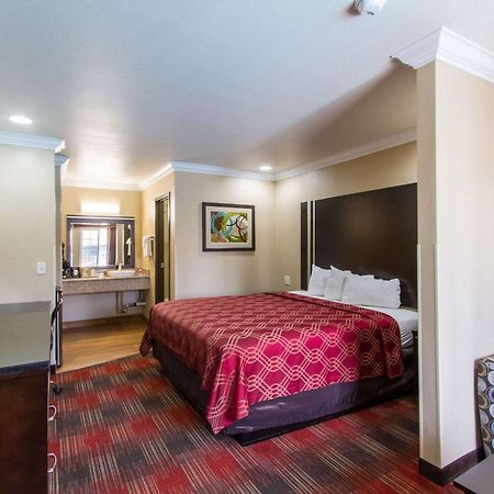 Econo Lodge Inn & Suites Escondido Downtown Bagian luar foto