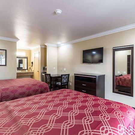 Econo Lodge Inn & Suites Escondido Downtown Bagian luar foto