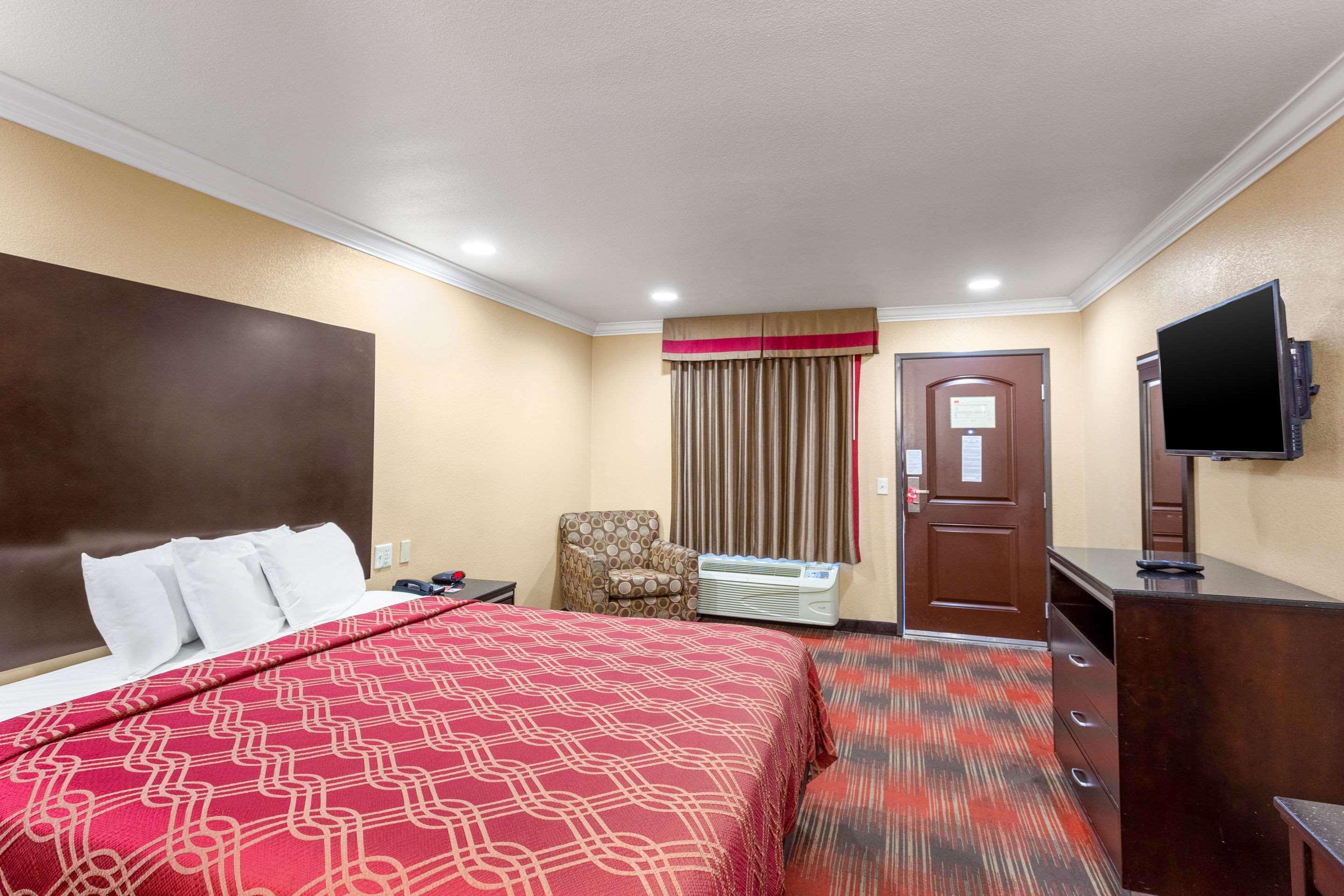 Econo Lodge Inn & Suites Escondido Downtown Bagian luar foto