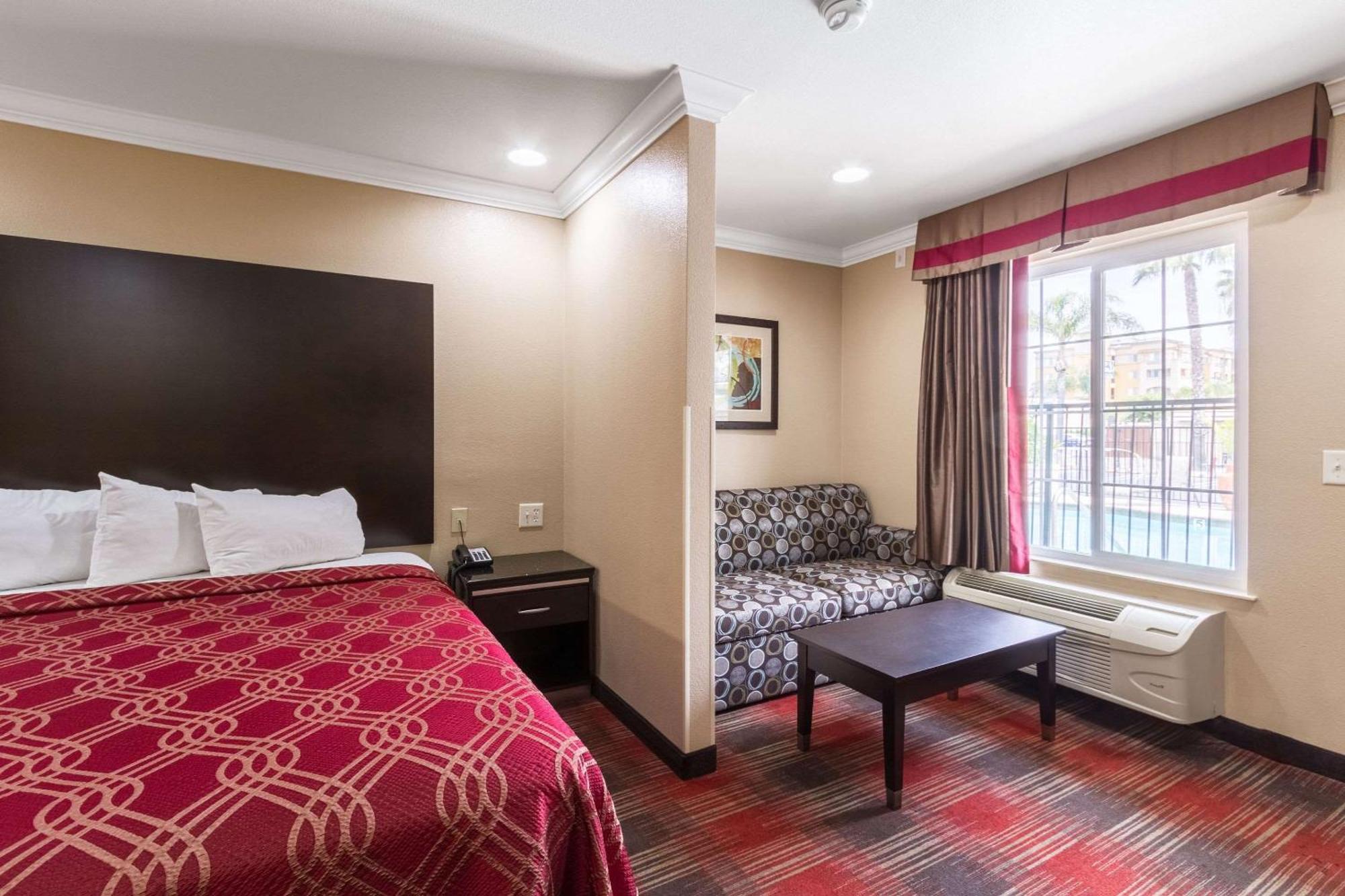Econo Lodge Inn & Suites Escondido Downtown Bagian luar foto