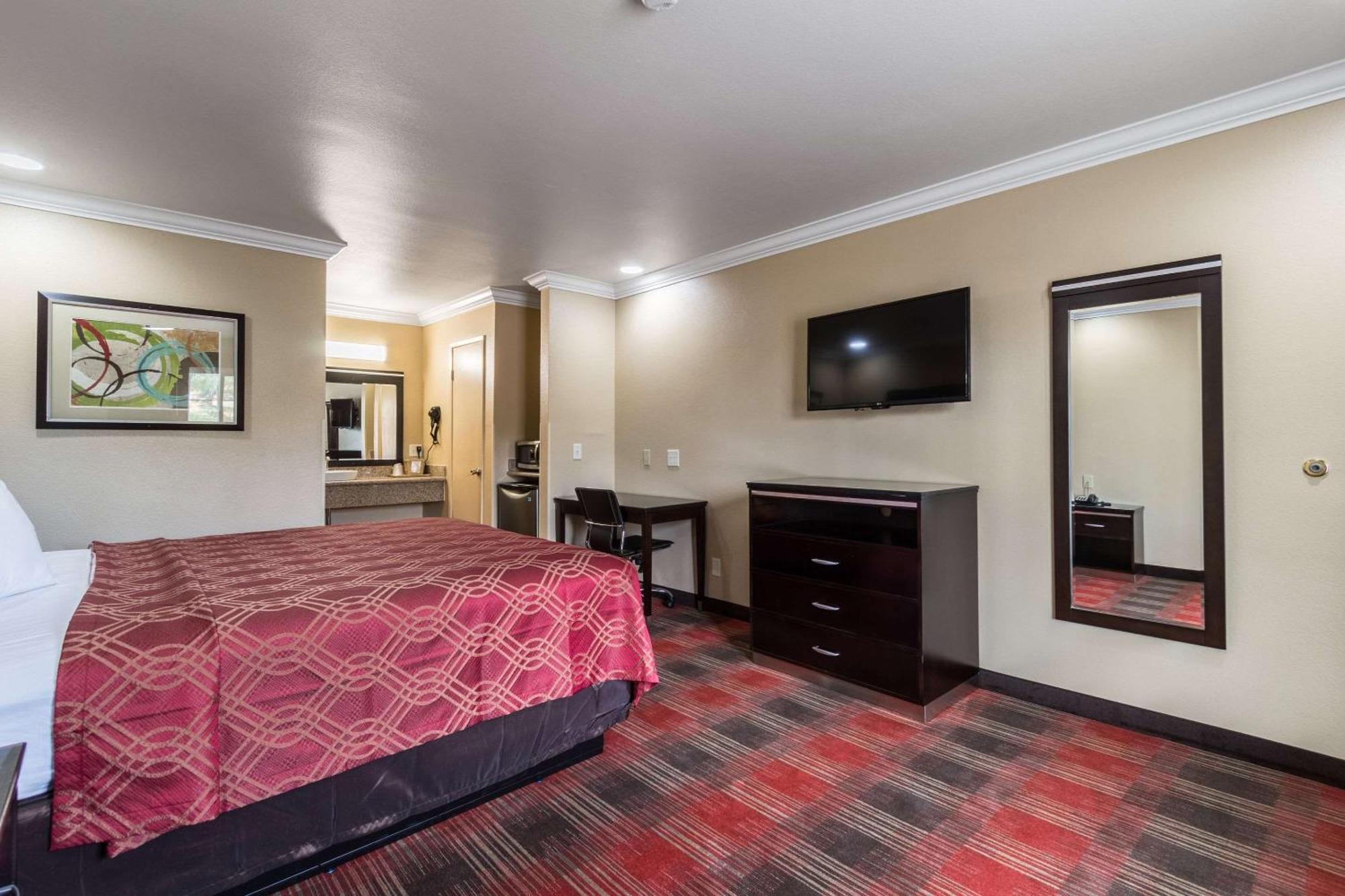 Econo Lodge Inn & Suites Escondido Downtown Bagian luar foto
