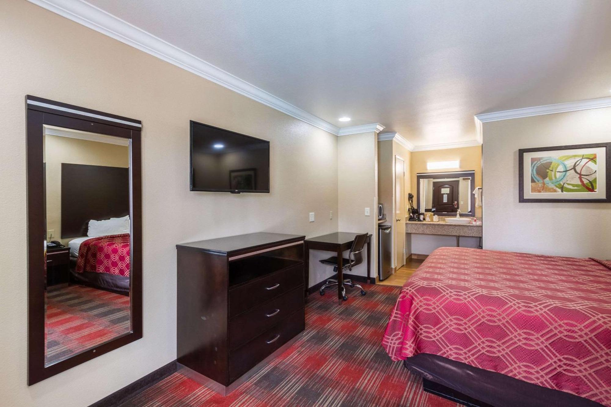 Econo Lodge Inn & Suites Escondido Downtown Bagian luar foto